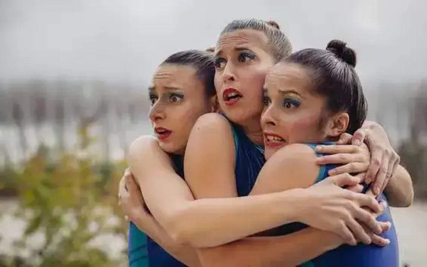 Les membres du groupe Dolphin Apocalyse jouent leur spectacle